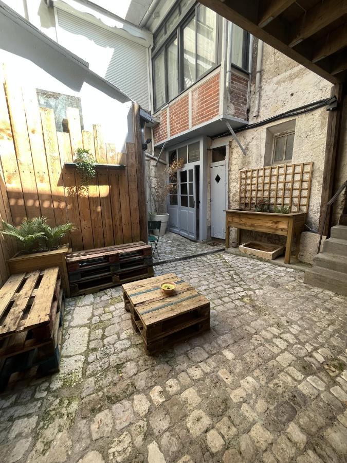 La Cour Chartraine - Cosy Appartement Avec Cour Exterieur A Блоа Екстериор снимка