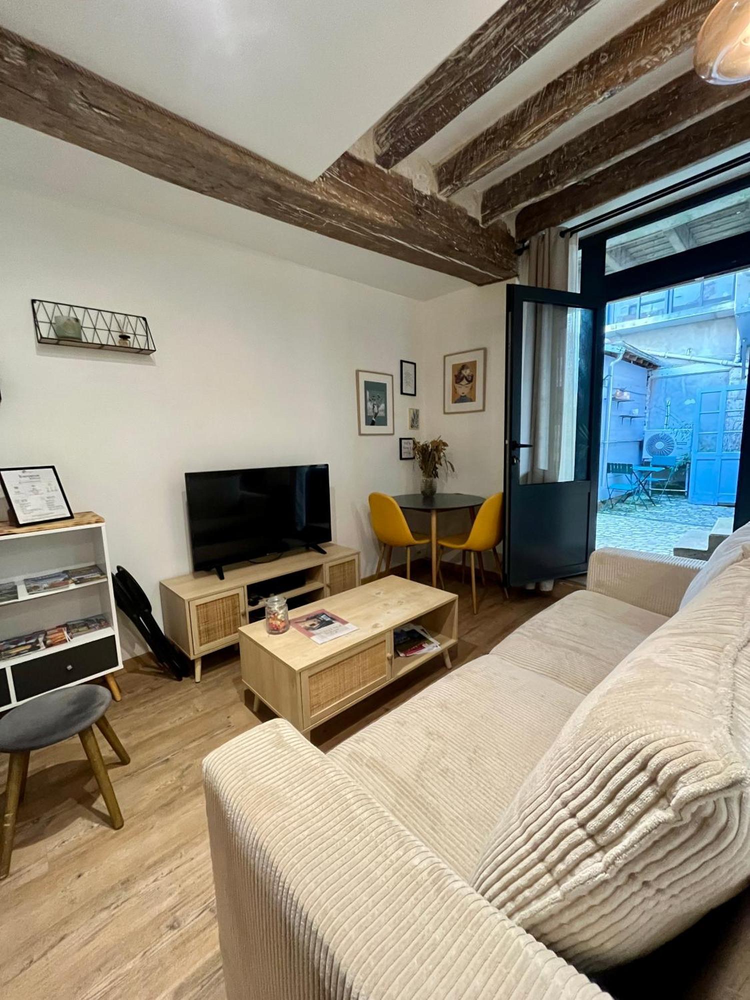 La Cour Chartraine - Cosy Appartement Avec Cour Exterieur A Блоа Екстериор снимка